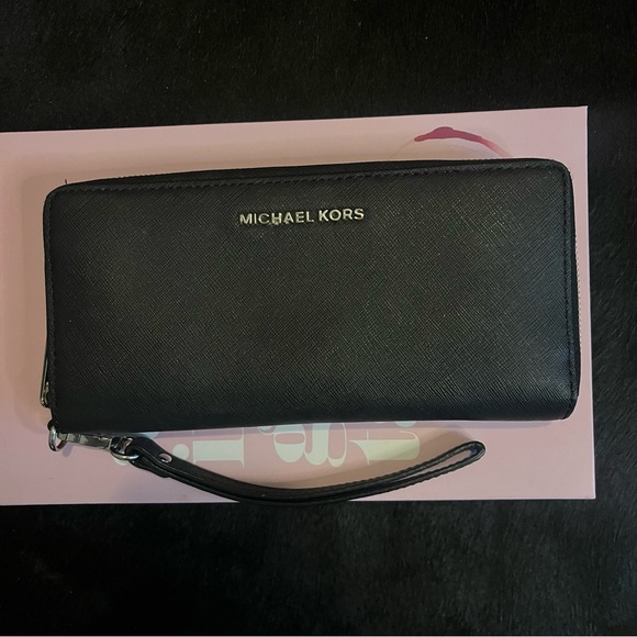 Michael Kors Wallet - Picture 1 of 4